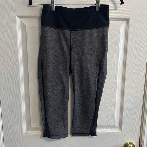 Lululemon Smooth Stride Crop - Picture 4 of 6